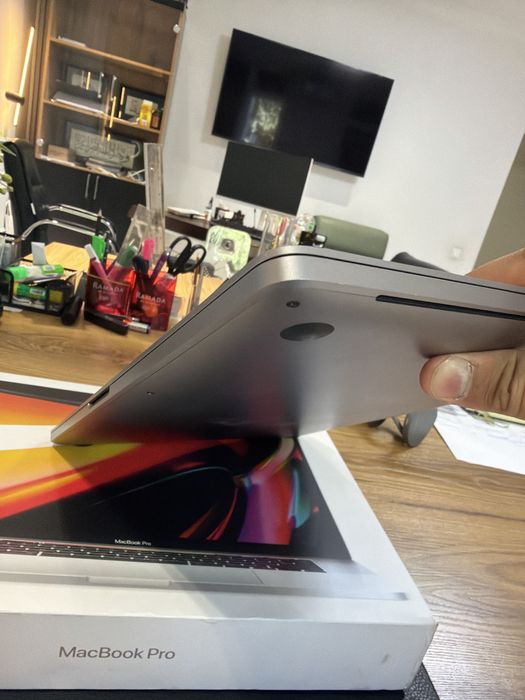 MacBook Pro 16 inch 2019 16/512gb