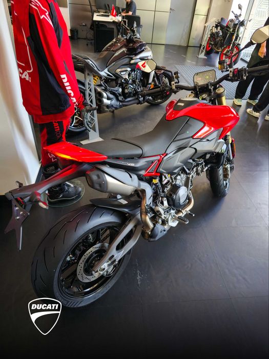 HYPERMOTARD V2 от официального дилера DUCATI