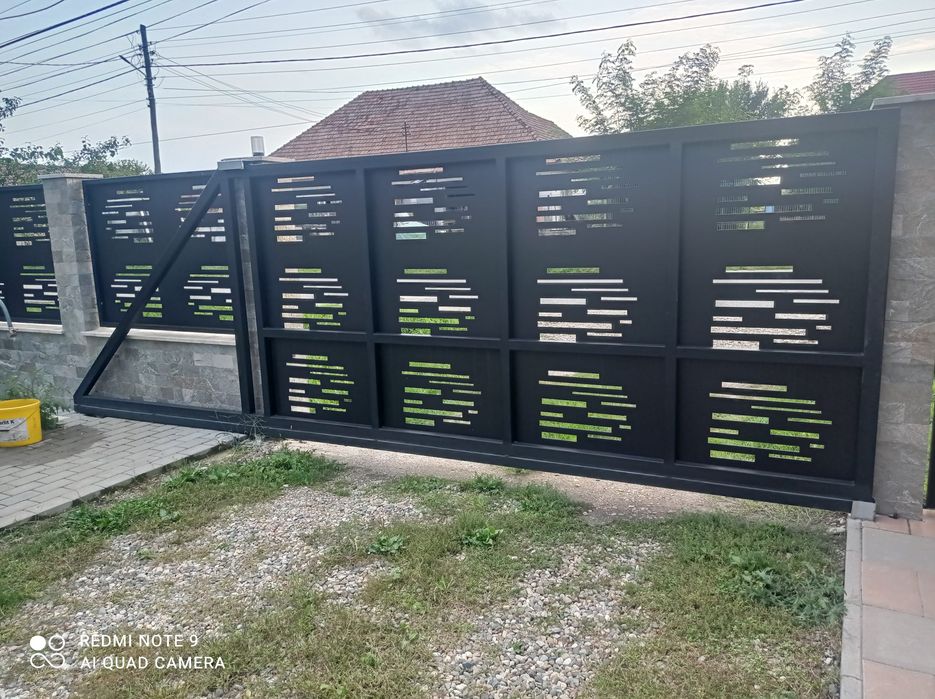 Porti metalice cu panouri traforate