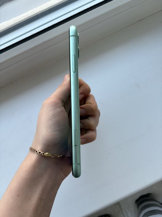 Продам Айфон 11.