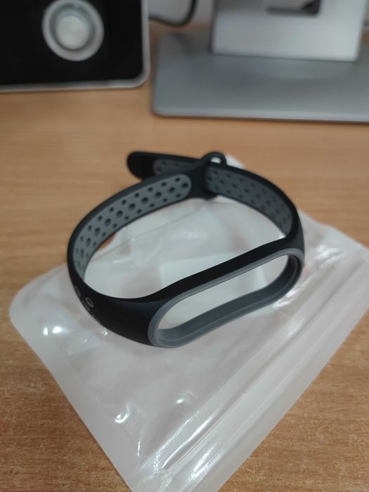 Каишки за Xiaomi mi band 6,7, и оригинален кабел за зареждане.