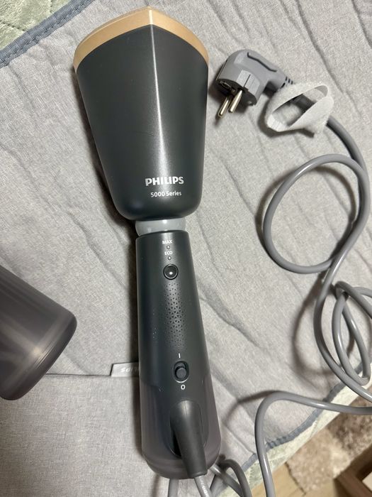 Уред за гладене с пара Philips Series 5000 в отлично състояние