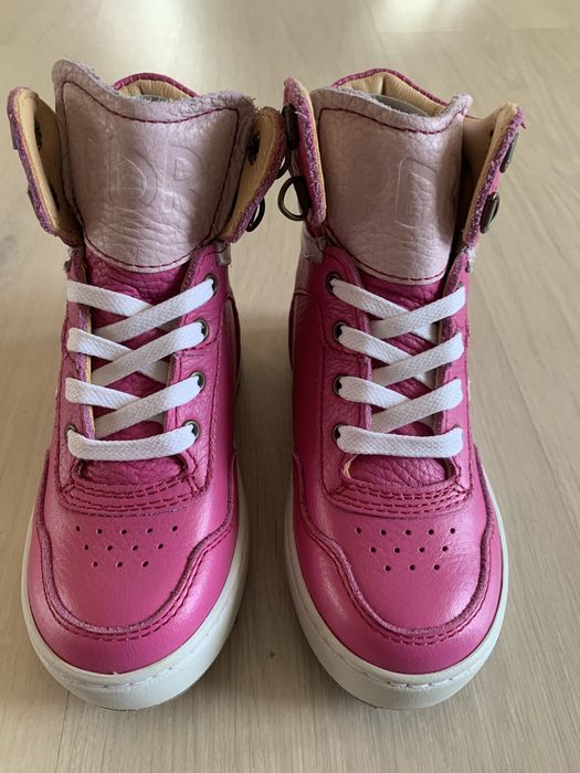 Vand ghete speciale pentru copii care merg pe vârfuri .