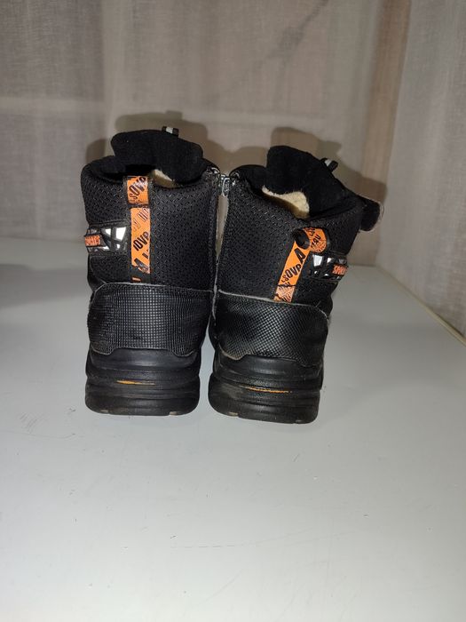 Продам детские ботинки