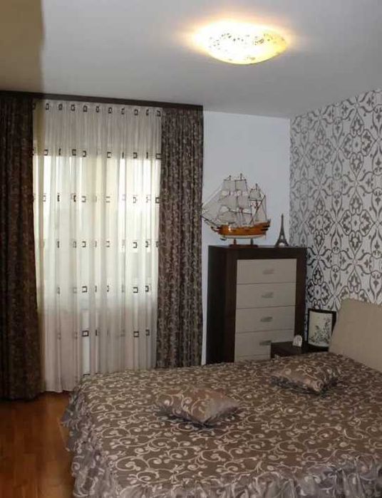 Дава се под наем Тристаен апартамент в Пловдив, Център - 90 кв.м за 306 € - Снимка #1