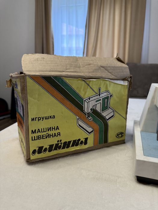 Руска ретро шевна машина детцка