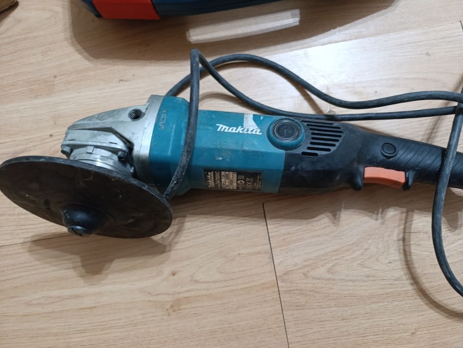 Полировальная машина Makita SA7000C