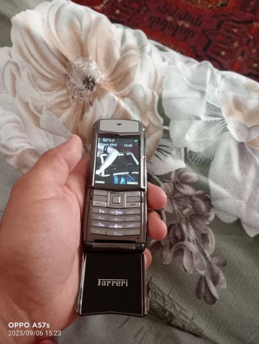 Vertu Model F510