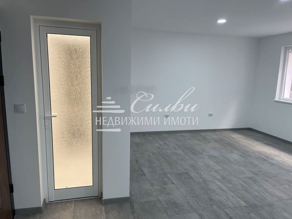 Дава се под наем Офис в Шумен, Център - 60 кв.м за 367.2 € - Снимка #2