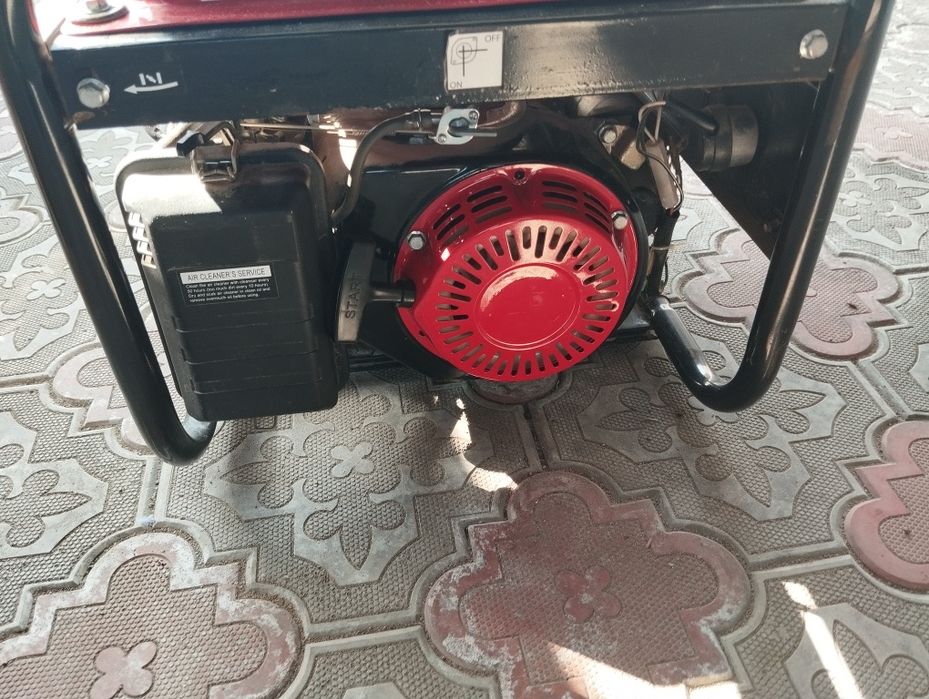 Бензиновый генератор