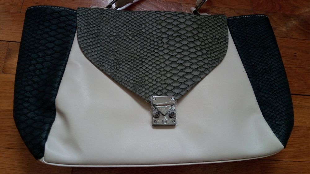 Ефектна чанта в кремаво и сиво