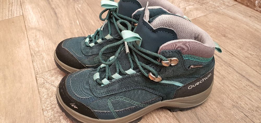 Туристически обувки за преходи от Decathlon,