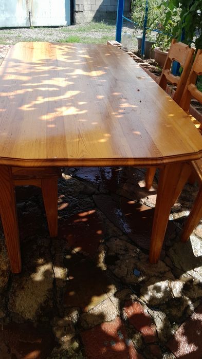 Деревянный стол и 6 стульев