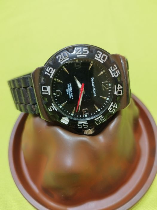 Продавам мъжки часовник