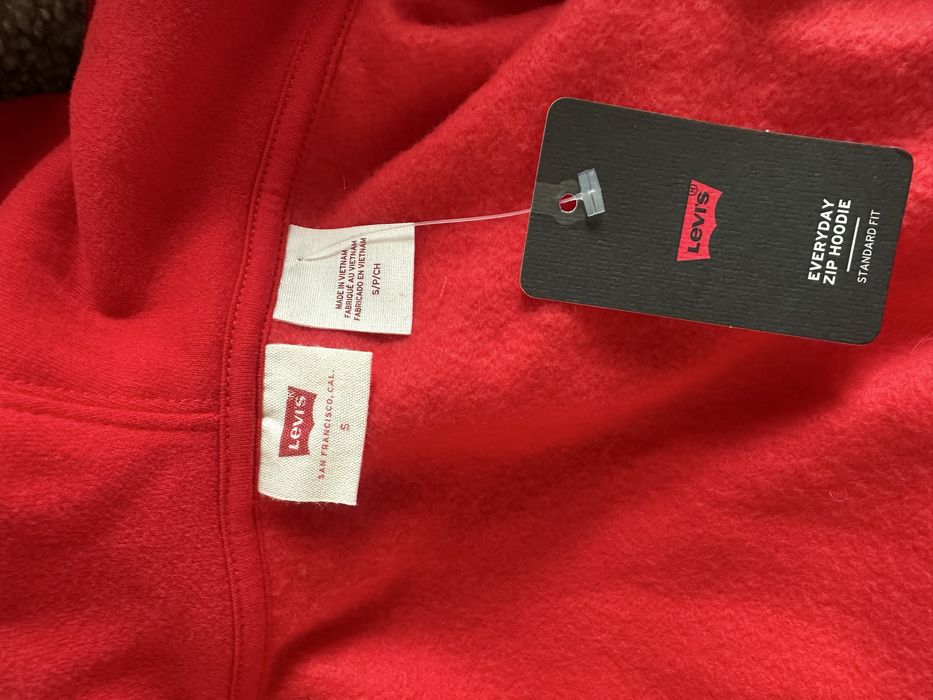 Суитчър Levis червен