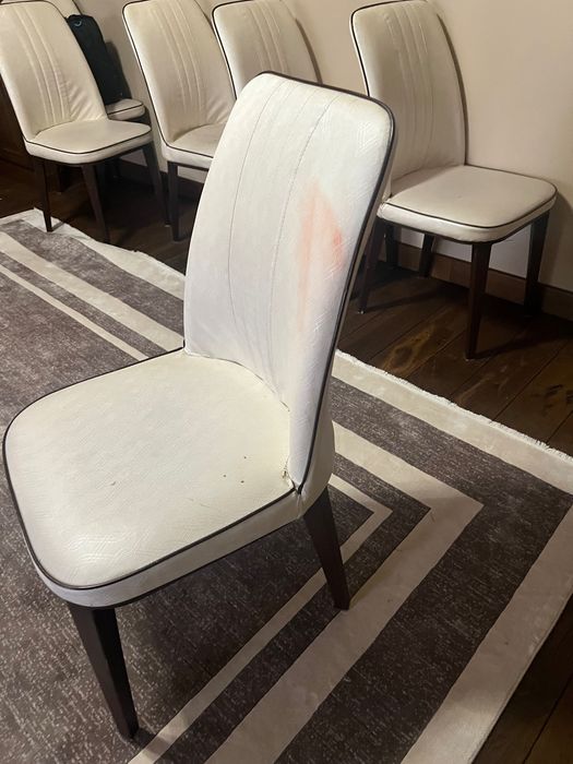 Кожаные стулья белые