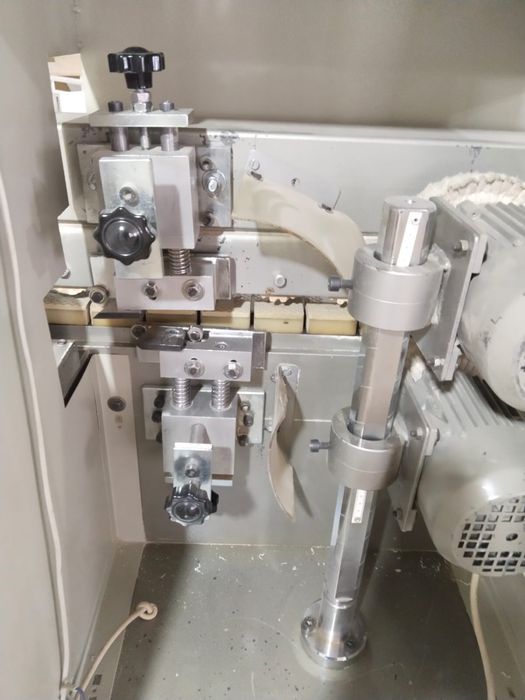 Кромкооблицовочный станок