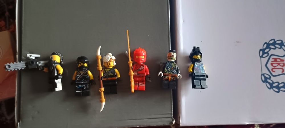 Figurine lego Ninjago dau la schimb (trade) caut persoane serioase pentru schimb (trade) și dacă aveți o nelămurire să-mi scrieți tot în privat .!.!.!