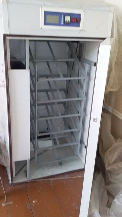 Инкубатор сотилади