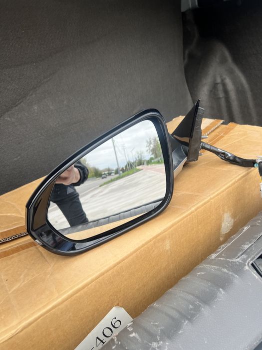 Продается BYD han боковой стекло