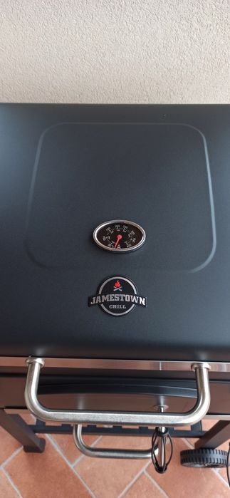 Vând grătar cărbuni  marca Jamestown