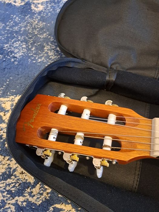 Chitară clasică Fender model ESC105
