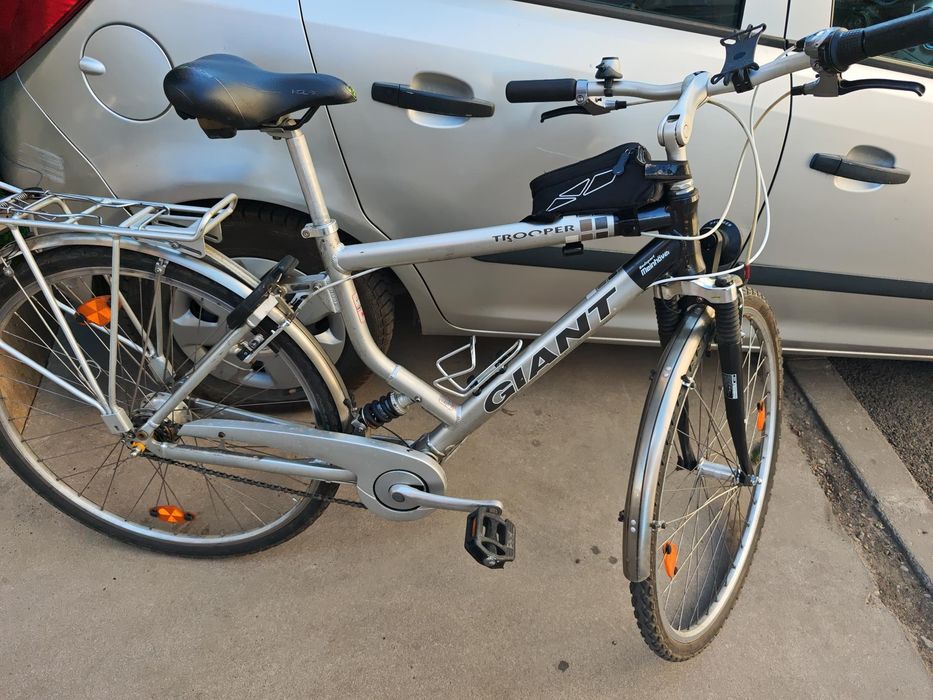 Vând bicicleta GiantTrooper Full Suspension