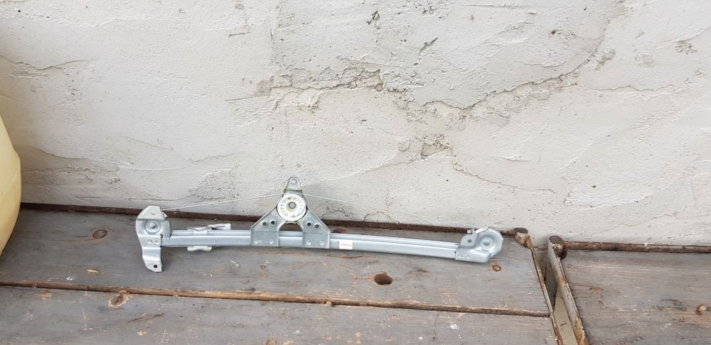 Macara Dreapta Spate Mercedes C Class C180 C200 C220 W202