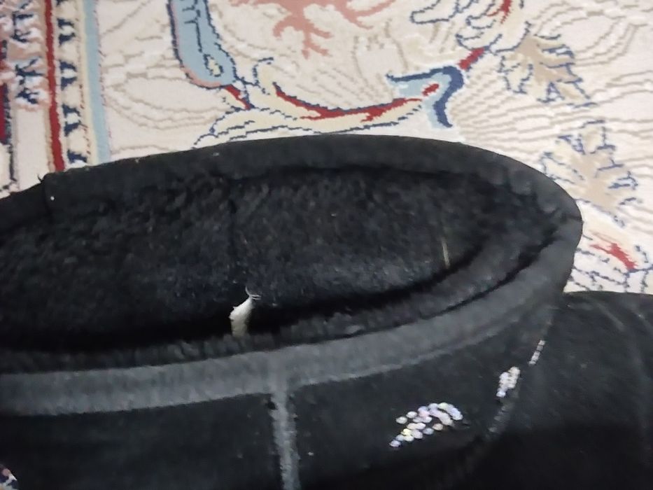 Продам Уги в отличном состояние 39 размер