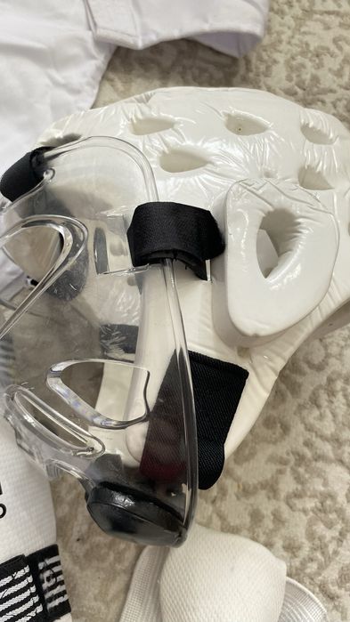 Продам полный набор формы для таэквандо