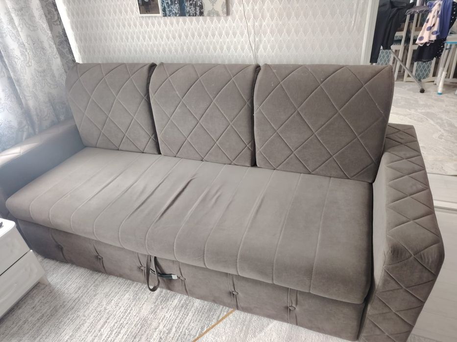 Срочно продам диван