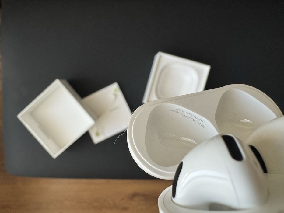 Продаю новые оригинальные airpods 4