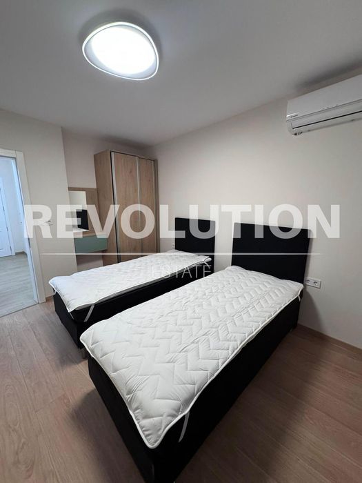 Дава се под наем Тристаен апартамент в Варна, Център - 72 кв.м за 997.05 € - Снимка #2
