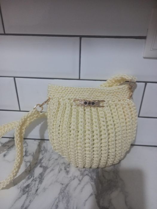Продам вязанные сумочки