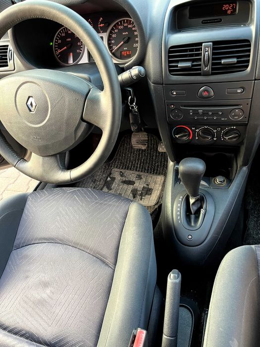 Автомобил Renault Clio 2