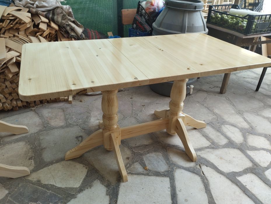 Кухненски маси от чамов материал .Изработвам различни модели  маси .