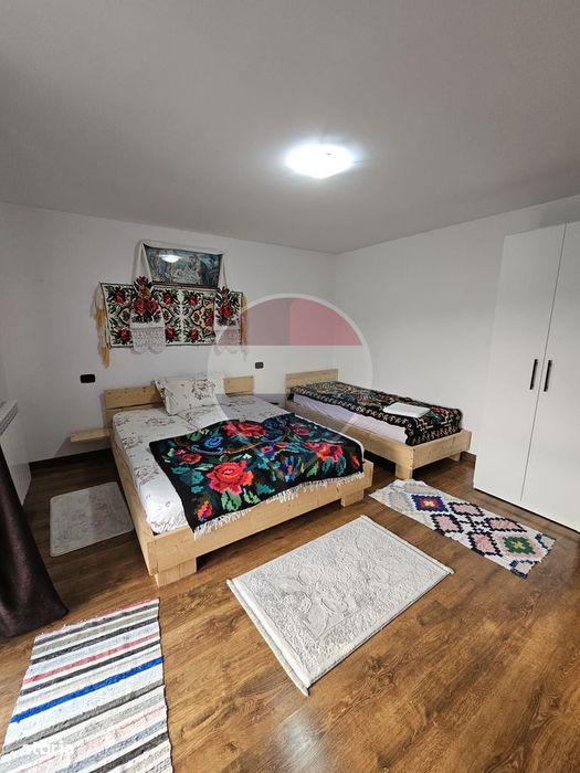 Casă / Vilă cu 9 camere de vânzare