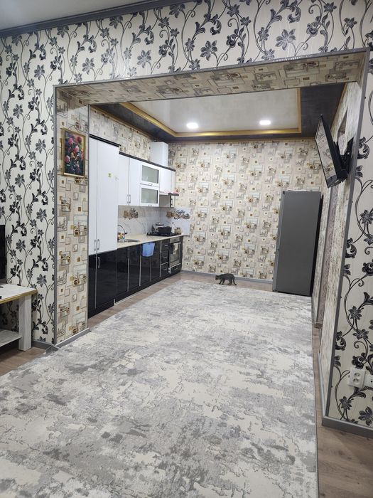 Катта уй сотилади.