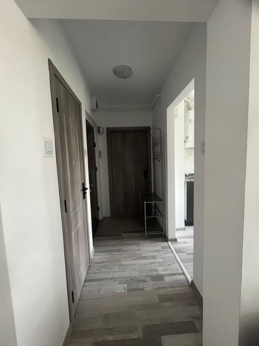 Închiriez apartament cu 3 camere