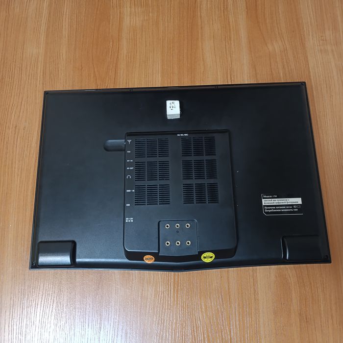 Цветной жк-телевизор