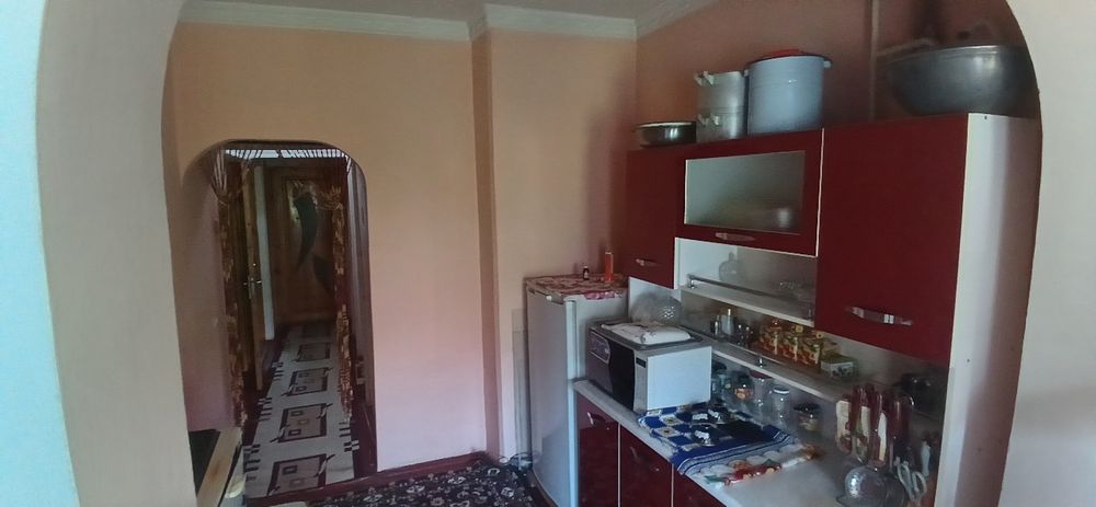 37000 $. 3 xonali uy.4-mavzeda joylashgan.