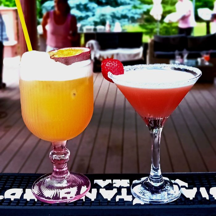 Bar mobil,barman– cocktailuri și shoturi pentru nunți și petreceri.