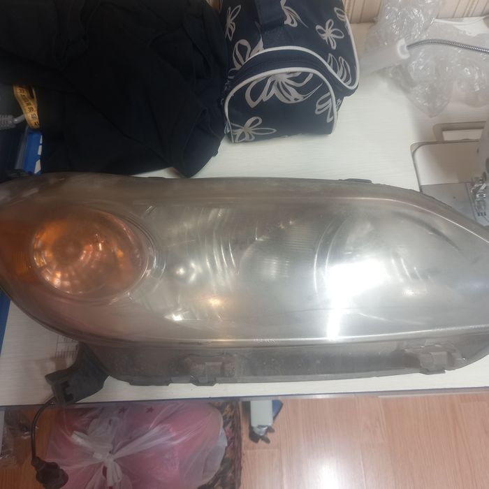 Фара на тойоту matrix Бу.