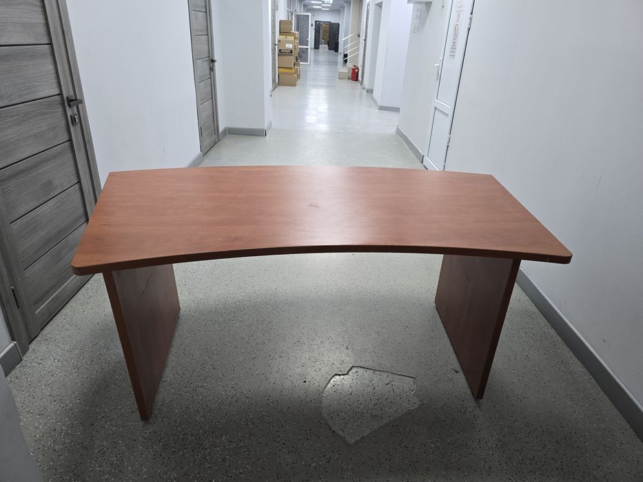 Продаётся офисные столы от 10000 и стулья от 5500 и выше