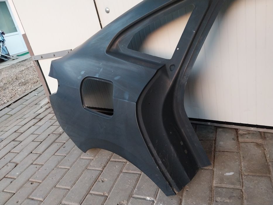 Vând aripa dreapta spate BMW 228