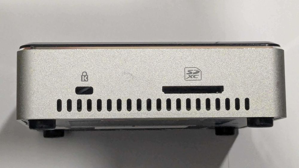 Intel NUC NUCi3SYK | Intel i3 6100U | 4GB DDR4 | 128GB M.2 SATA SSD