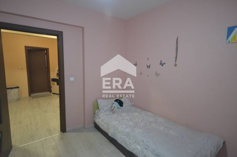 Продава се Тристаен апартамент в Хасково, Център - 100 кв.м за 1377 €/кв.м - Снимка #10