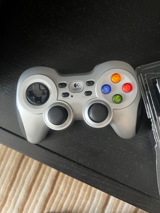 Продам игровой джойстик Logitech F 710