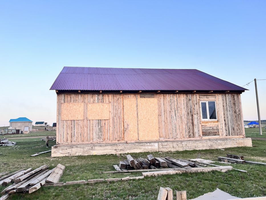 Участок, с недостроенным домом