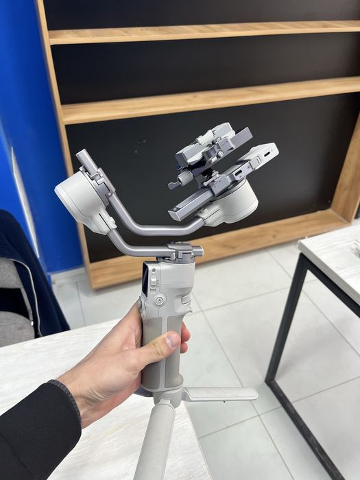 Srochno sotiladi sony alpha 7 lll